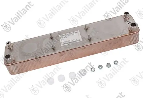 Vaillant Wärmetauscher aus Metall mit mehreren Anschlüssen und Schraublöchern, umgeben von verschiedenen Montageschrauben und Dichtungen.